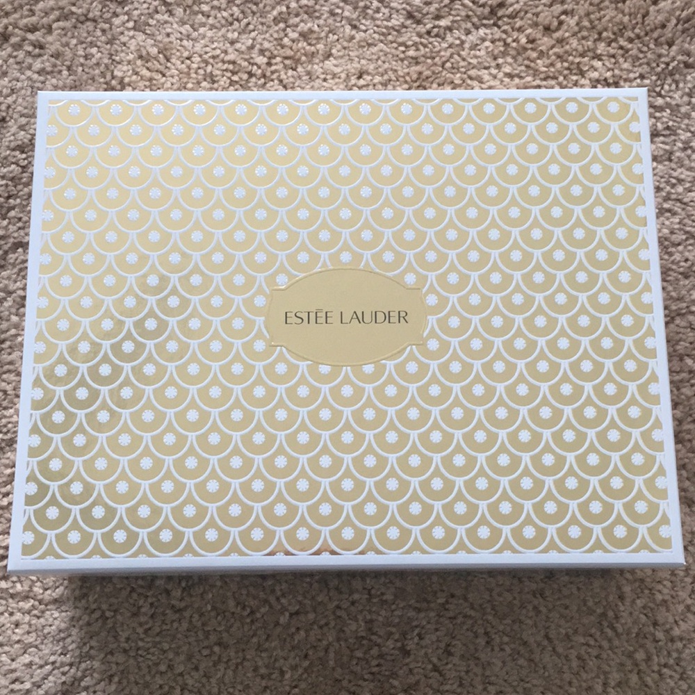 “Estee Lauder” luxury gift box, new, collectible